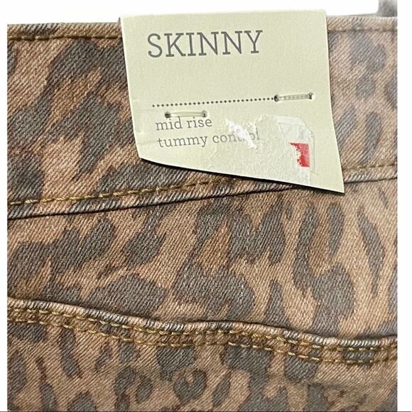 Style & Co Wild Puma Skinny Jeans Curvy Mid Rise Tummy Control Animal Print 6 - Picture 11 of 15